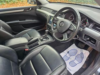 Skoda Superb 2.0 TDI Elegance DSG 4WD Euro 5 (s/s) 5dr
