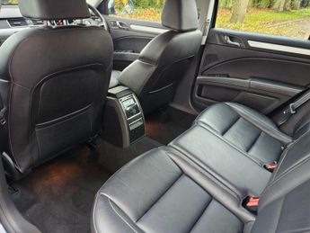 Skoda Superb 2.0 TDI Elegance DSG 4WD Euro 5 (s/s) 5dr