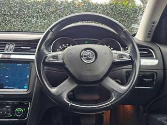 Skoda Superb 2.0 TDI Elegance DSG 4WD Euro 5 (s/s) 5dr