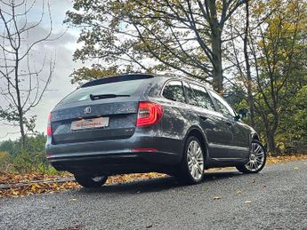 Skoda Superb 2.0 TDI Elegance DSG 4WD Euro 5 (s/s) 5dr