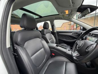 MG MG ZS 44.5kWh Exclusive Auto 5dr