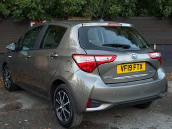 Toyota Yaris 1.5 VVT-h Icon Tech E-CVT Euro 6 (s/s) 5dr