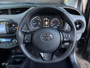 Toyota Yaris 1.5 VVT-h Icon Tech E-CVT Euro 6 (s/s) 5dr