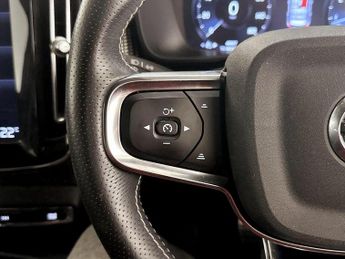 Volvo XC40 2.0 B5 MHEV R-Design Auto AWD Euro 6 (s/s) 5dr