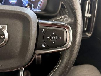 Volvo XC40 2.0 B5 MHEV R-Design Auto AWD Euro 6 (s/s) 5dr