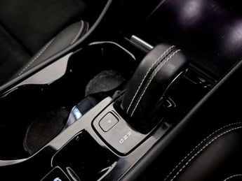 Volvo XC40 2.0 B5 MHEV R-Design Auto AWD Euro 6 (s/s) 5dr