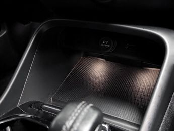 Volvo XC40 Ultra Dark B4 (197 hp)