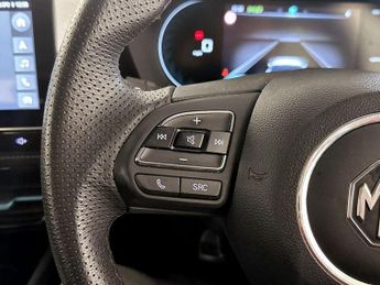 MG MG5 61.1kWh SE Long Range Auto 5dr