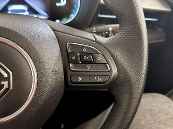 MG MG5 61.1kWh SE Long Range Auto 5dr
