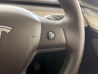 Tesla Model Y (Dual Motor) Long Range Auto 4WDE 5dr