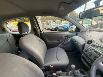 Toyota Yaris 1.0 VVT-i 16v GS 3dr