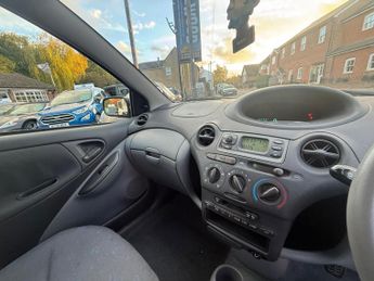 Toyota Yaris 1.0 VVT-i 16v GS 3dr