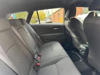 Toyota Corolla 1.8 VVT-h Icon Tech Touring Sports CVT Euro 6 (s/s) 5dr