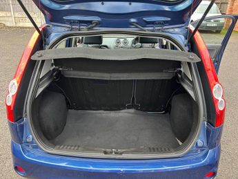 Ford Fiesta 1.4 Ghia 5dr