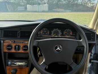 Mercedes-Benz 190 2.0 E 4dr