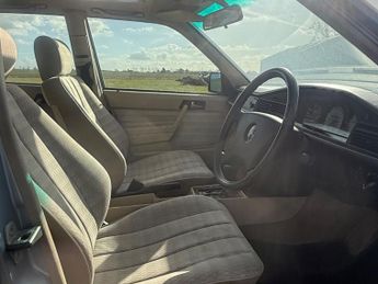 Mercedes-Benz 190 2.0 E 4dr