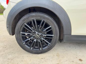 MINI Hatch 1.5 Cooper Auto Euro 6 (s/s) 3dr