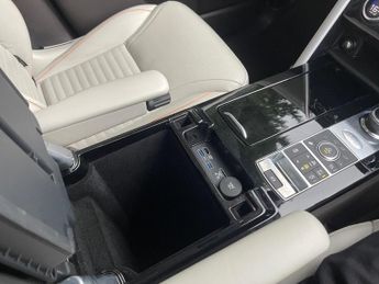 Land Rover Discovery 3.0 TD V6 HSE Luxury Auto 4WD Euro 6 (s/s) 5dr