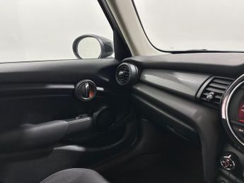 MINI Hatch 1.5 Cooper Classic Steptronic Euro 6 (s/s) 5dr