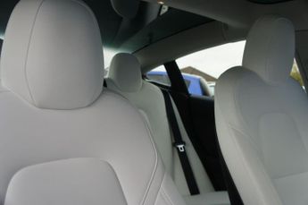Tesla Model 3 Standard Range Plus Auto RWD 4dr