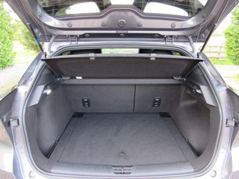 MG MG4 64kWh Trophy Long Range Auto 5dr