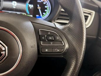 MG MG5 61.1kWh Exclusive Long Range Auto 5dr
