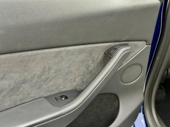 Tesla Model Y Long Range Auto RWD 5dr