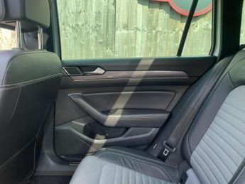 Volkswagen Passat 2.0 BiTDI BlueMotion Tech R-Line DSG 4Motion Euro 6 (s/s) 5dr