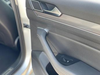 Volkswagen Passat 2.0 BiTDI BlueMotion Tech R-Line DSG 4Motion Euro 6 (s/s) 5dr