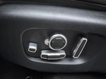 Land Rover Range Rover Velar 3.0 D300 HSE SUV 5dr Diesel Auto 4WD Euro 6 (s/s) (300 ps)