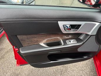 Jaguar XF 2.2d Luxury Auto Euro 5 (s/s) 4dr
