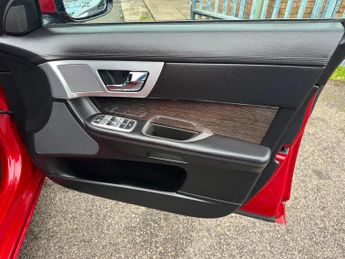Jaguar XF 2.2d Luxury Auto Euro 5 (s/s) 4dr
