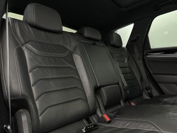 Volkswagen Touareg 3.0 TDI V6 R-Line Tech Tiptronic 4Motion Euro 6 (s/s) 5dr