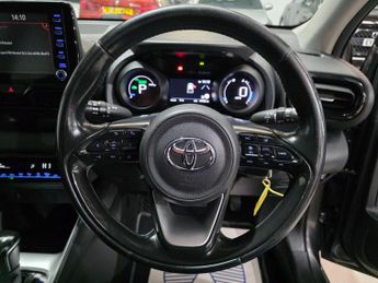 Toyota Yaris 1.5 VVT-h Design E-CVT Euro 6 (s/s) 5dr