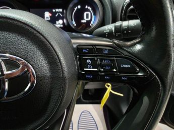 Toyota Yaris 1.5 VVT-h Design E-CVT Euro 6 (s/s) 5dr