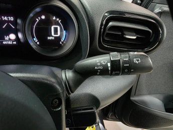 Toyota Yaris 1.5 VVT-h Design E-CVT Euro 6 (s/s) 5dr