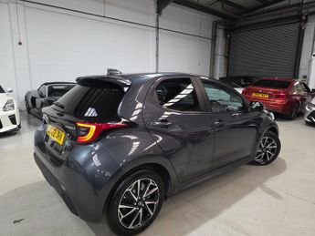 Toyota Yaris 1.5 VVT-h Design E-CVT Euro 6 (s/s) 5dr