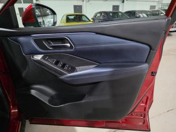 Nissan Qashqai 1.3 DIG-T MHEV Tekna XTRON Euro 6 (s/s) 5dr