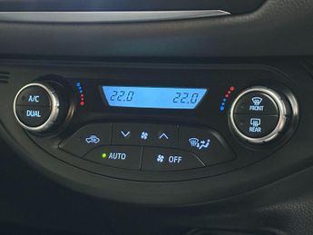 Toyota Yaris 1.5 VVT-h Icon E-CVT Euro 6 (s/s) 5dr