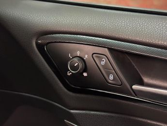 Volkswagen Golf 2.0 TSI BlueMotion Tech GTI Hatchback 5dr Petrol DSG Euro 6 (s/s