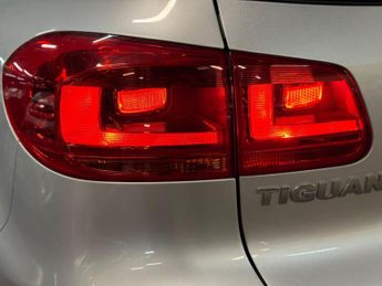 Volkswagen Tiguan 1.4 TSI BlueMotion Tech Moda SUV 5dr Petrol DSG 2WD Euro 5 (s/s)