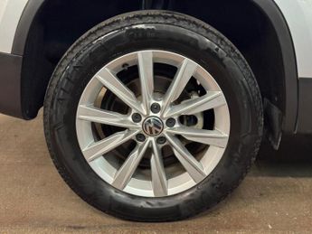 Volkswagen Tiguan 1.4 TSI BlueMotion Tech Moda SUV 5dr Petrol DSG 2WD Euro 5 (s/s)