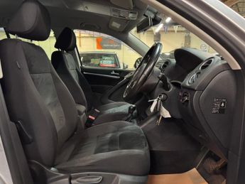 Volkswagen Tiguan 1.4 TSI BlueMotion Tech Moda SUV 5dr Petrol DSG 2WD Euro 5 (s/s)