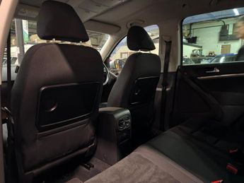 Volkswagen Tiguan 1.4 TSI BlueMotion Tech Moda SUV 5dr Petrol DSG 2WD Euro 5 (s/s)