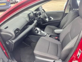 Toyota Yaris 1.5 VVT-h Design E-CVT Euro 6 (s/s) 5dr