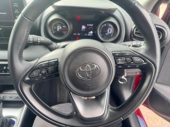 Toyota Yaris 1.5 VVT-h Design E-CVT Euro 6 (s/s) 5dr