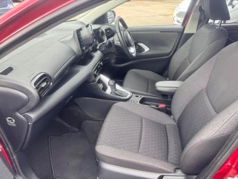 Toyota Yaris 1.5 VVT-h Design E-CVT Euro 6 (s/s) 5dr