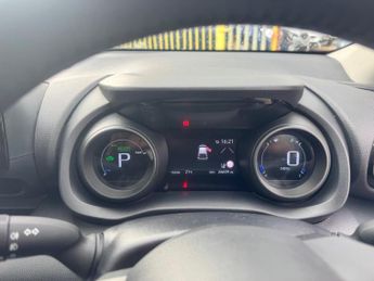 Toyota Yaris 1.5 VVT-h Design E-CVT Euro 6 (s/s) 5dr