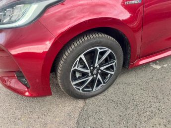 Toyota Yaris 1.5 VVT-h Design E-CVT Euro 6 (s/s) 5dr