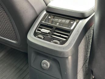 Volvo XC90 2.0h T8 Recharge 18.8kWh Inscription Pro SUV 5dr Petrol Plug-in 